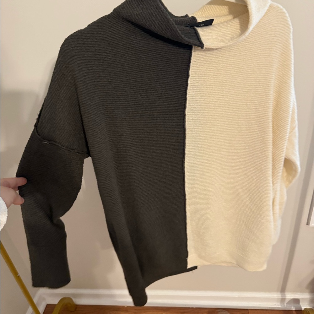 Long sleeve, color block sweater